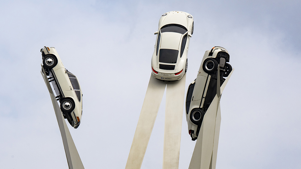 Mobility Players_Porsche Sports Cars to the Bone