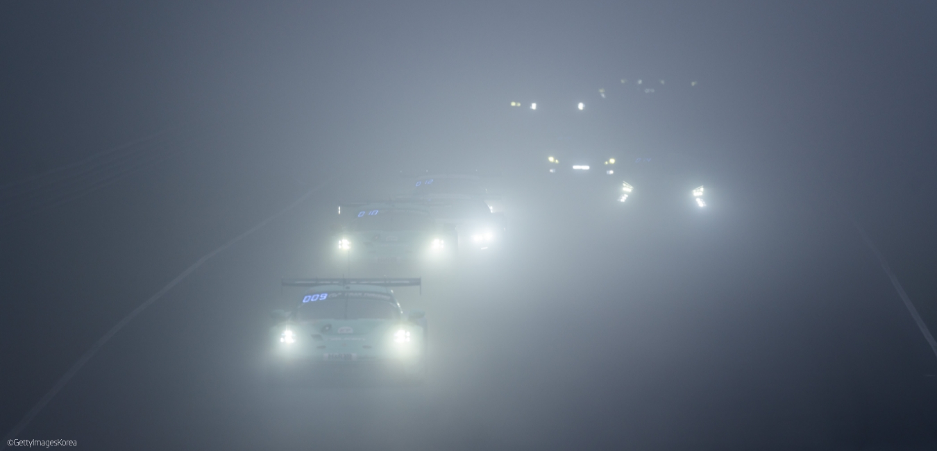 The thick fog that drivers competing in the 24h Nürburgring 2024 had to face.