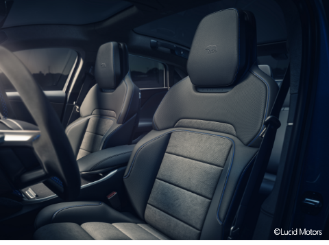 Hankook & Company – 루시드 에어 사파이어(위)와 그랜드 투어링(아래)의 실내.