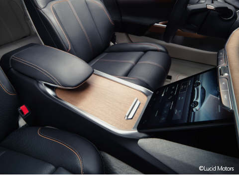 Hankook & Company – 루시드 에어 사파이어(위)와 그랜드 투어링(아래)의 실내.