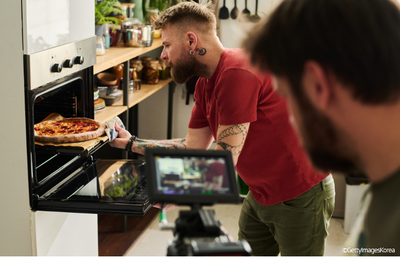 Hankook & Company – A cooking YouTuber is seen filming: Kitchenware, such as ovens and blenders, as well as food products like flour and oil, are prominently displayed during the filming process. This can be considered as Product Placement (PPL). (Note that this photo is staged for illustrative purposes.)